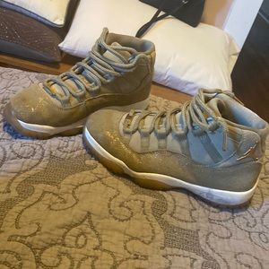 WMNS US8 Air Jordan 11 Retro ‘Olive Lux’